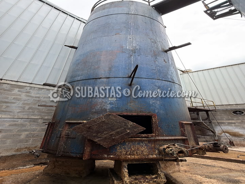 Tanque vertical de proceso termico con serpentin de calentamiento en a
